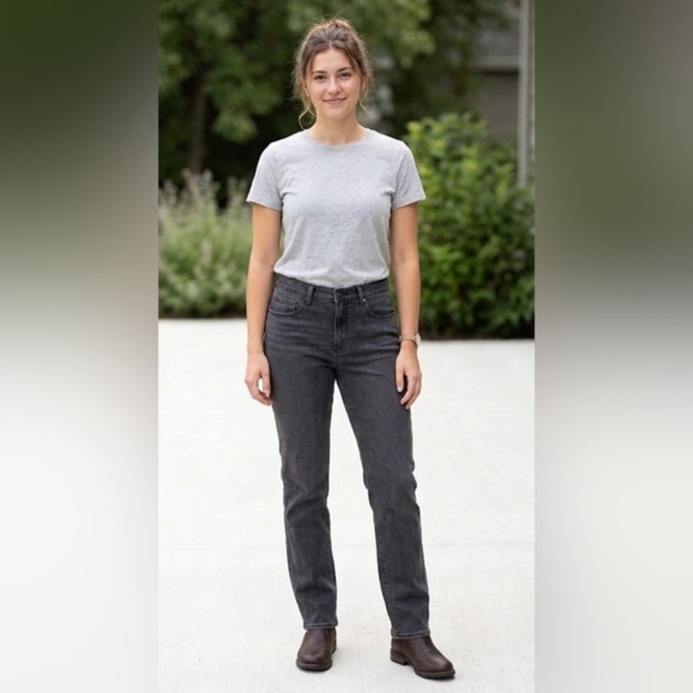Kirkland Signature Women's High Rise Straight Jeans Fit Size 12 NWT